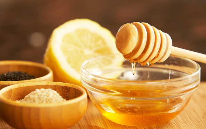 关于吃蜂蜜的禁忌事项有哪些