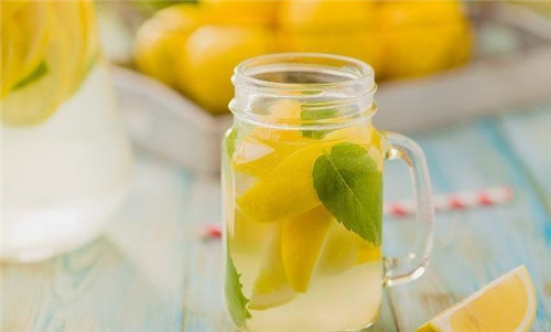 柠檬水的正确泡法 泡柠檬水的正确方法