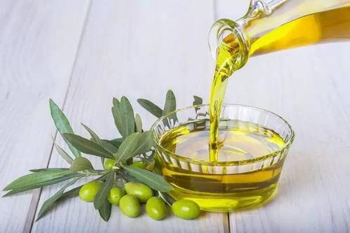 橄榄油有什么功效 橄榄油可以用来擦脸吗