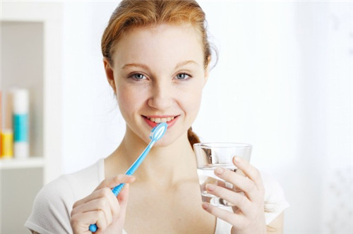 冷光美白牙齿有危害吗 有什么安全的美白牙齿的方法