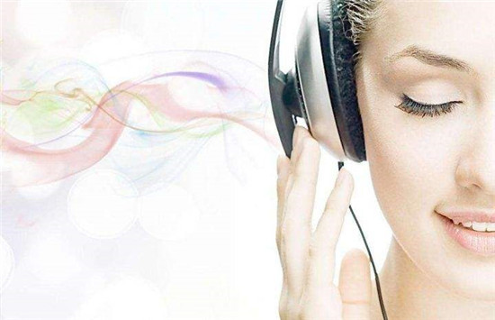 听歌也要注意方法 长期戴耳机有害耳朵健康