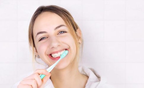 刷牙的时候为什么要刷舌头 经常刷舌头有哪些好处