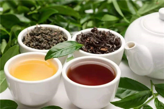 茶叶水可以洗脸吗 绿茶和红茶洗脸功效对比
