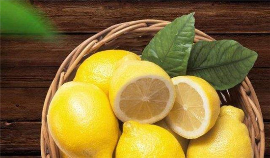 冬天吃柠檬有哪些好处 柠檬可以消除黑眼圈吗