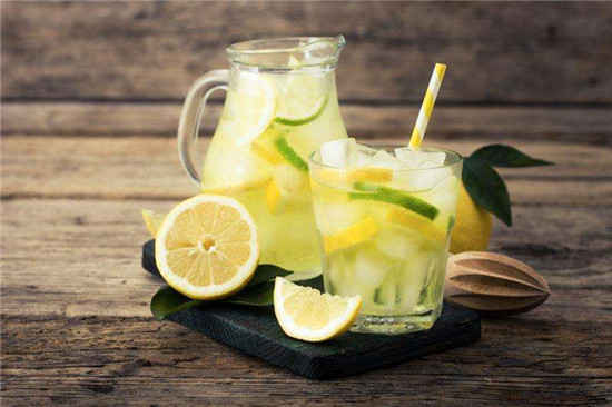 柠檬水怎么喝美白效果好 喝柠檬水的禁忌有哪些