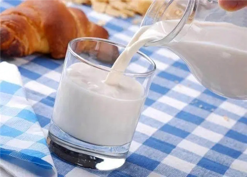空腹喝牛奶会怎样 喝牛奶的几个常见问题